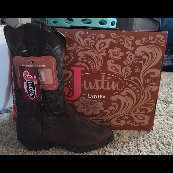 Justin’s Boots—Cowboy Boots - Picture 2 of 4
